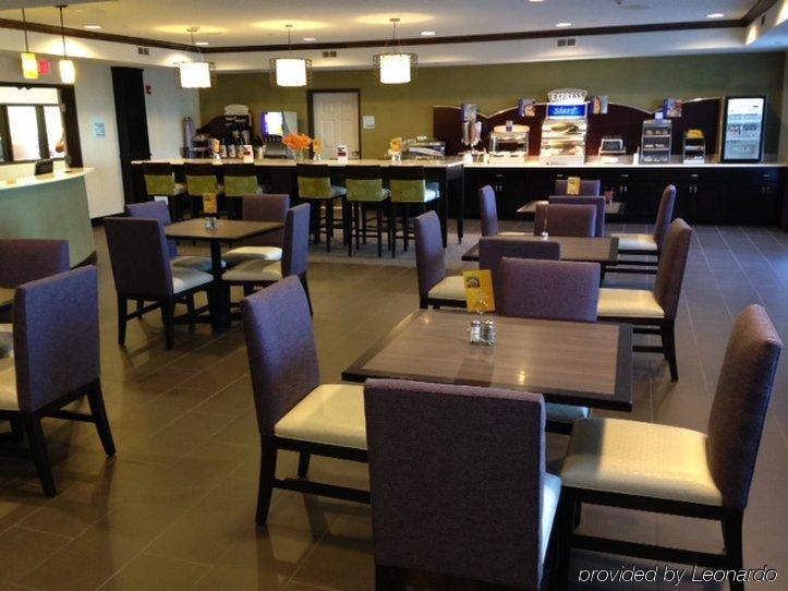 Holiday Inn Express Hotel & Suites Wichita Northeast By Ihg מראה חיצוני תמונה