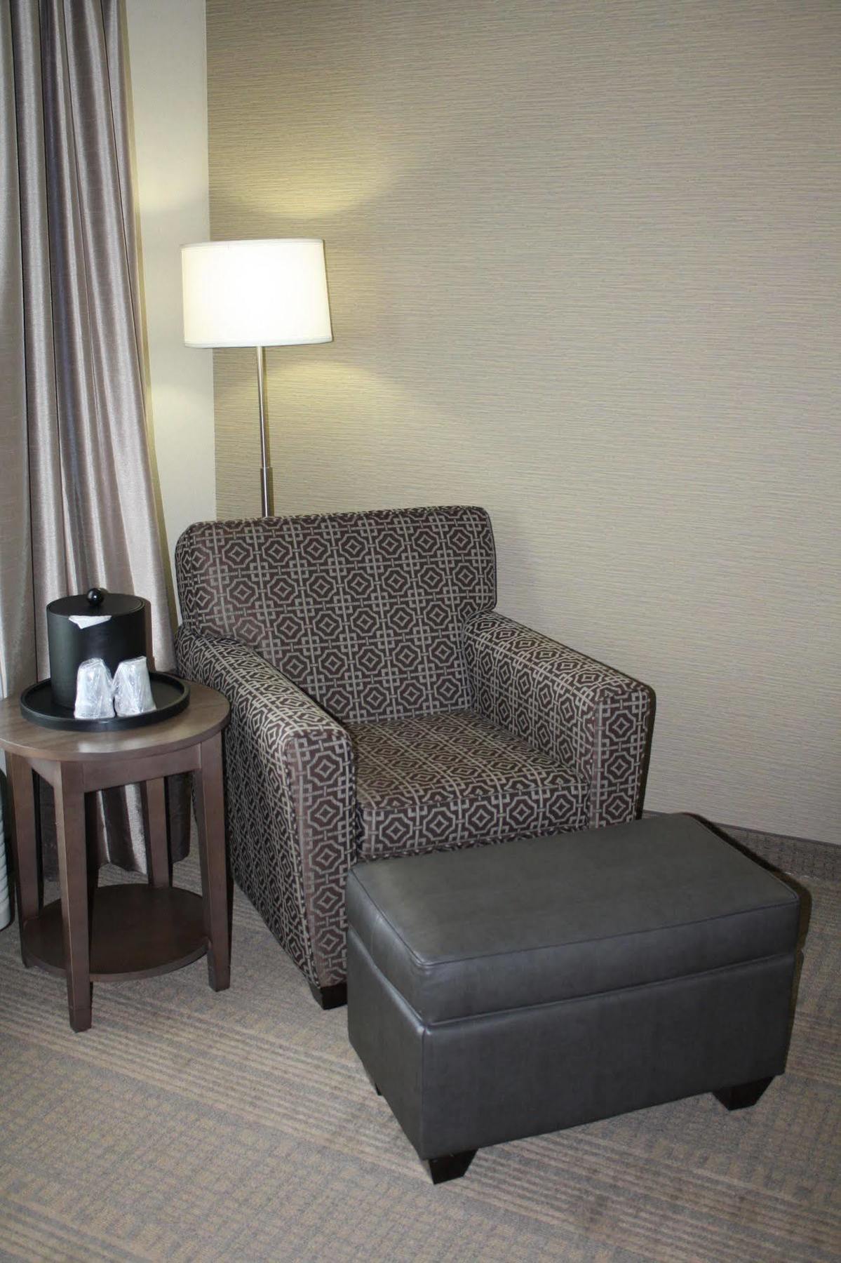 Holiday Inn Express Hotel & Suites Wichita Northeast By Ihg מראה חיצוני תמונה