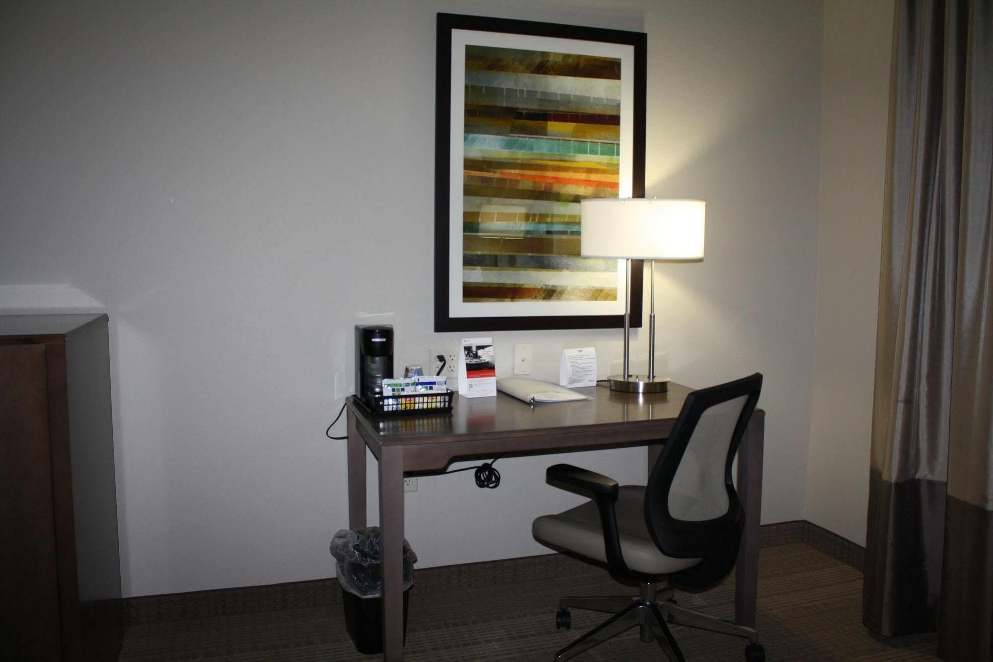 Holiday Inn Express Hotel & Suites Wichita Northeast By Ihg מראה חיצוני תמונה