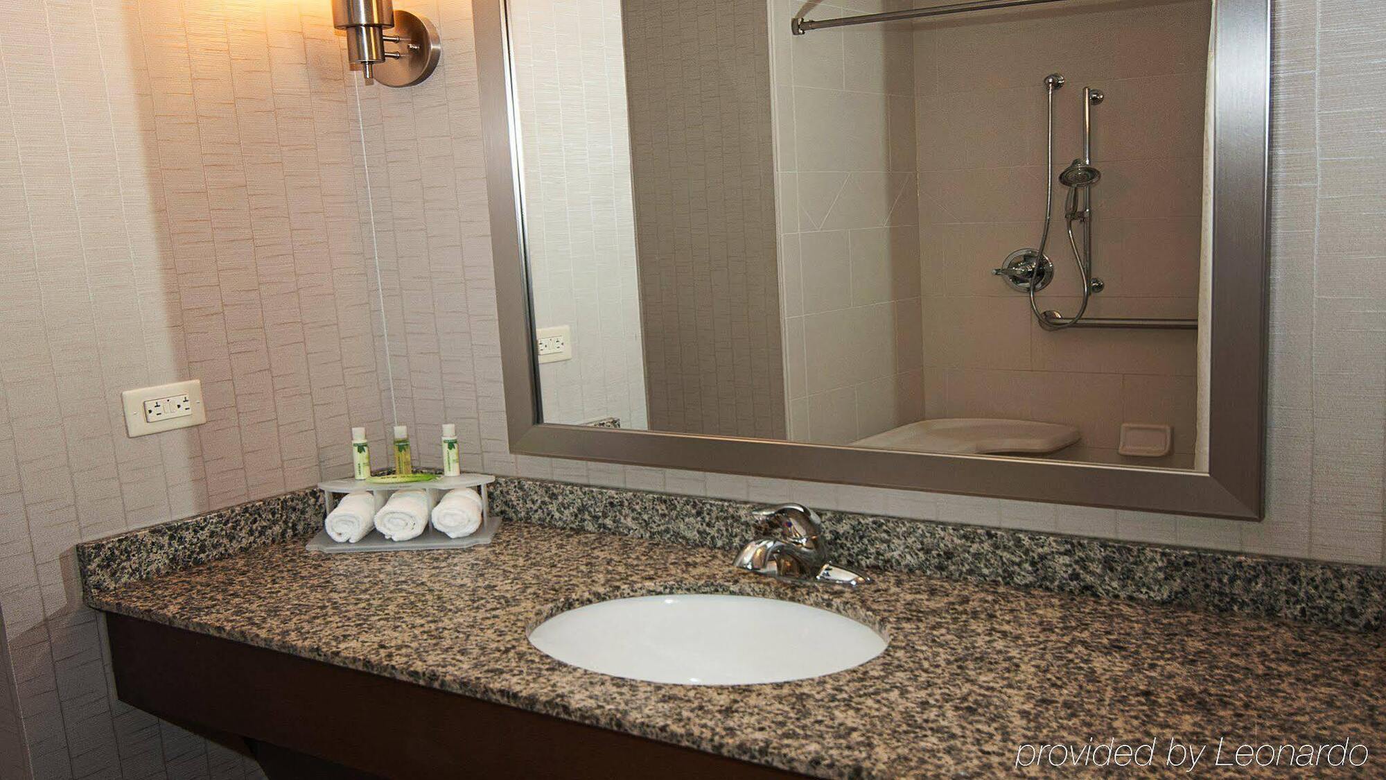 Holiday Inn Express Hotel & Suites Wichita Northeast By Ihg מראה חיצוני תמונה